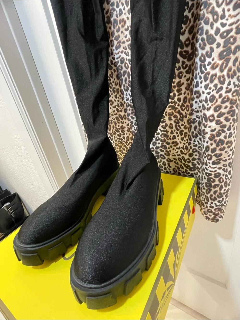 Azalea Wang Black Pant Chunky Boots Star Stretch Pant Platform Lug Boots, Size 8